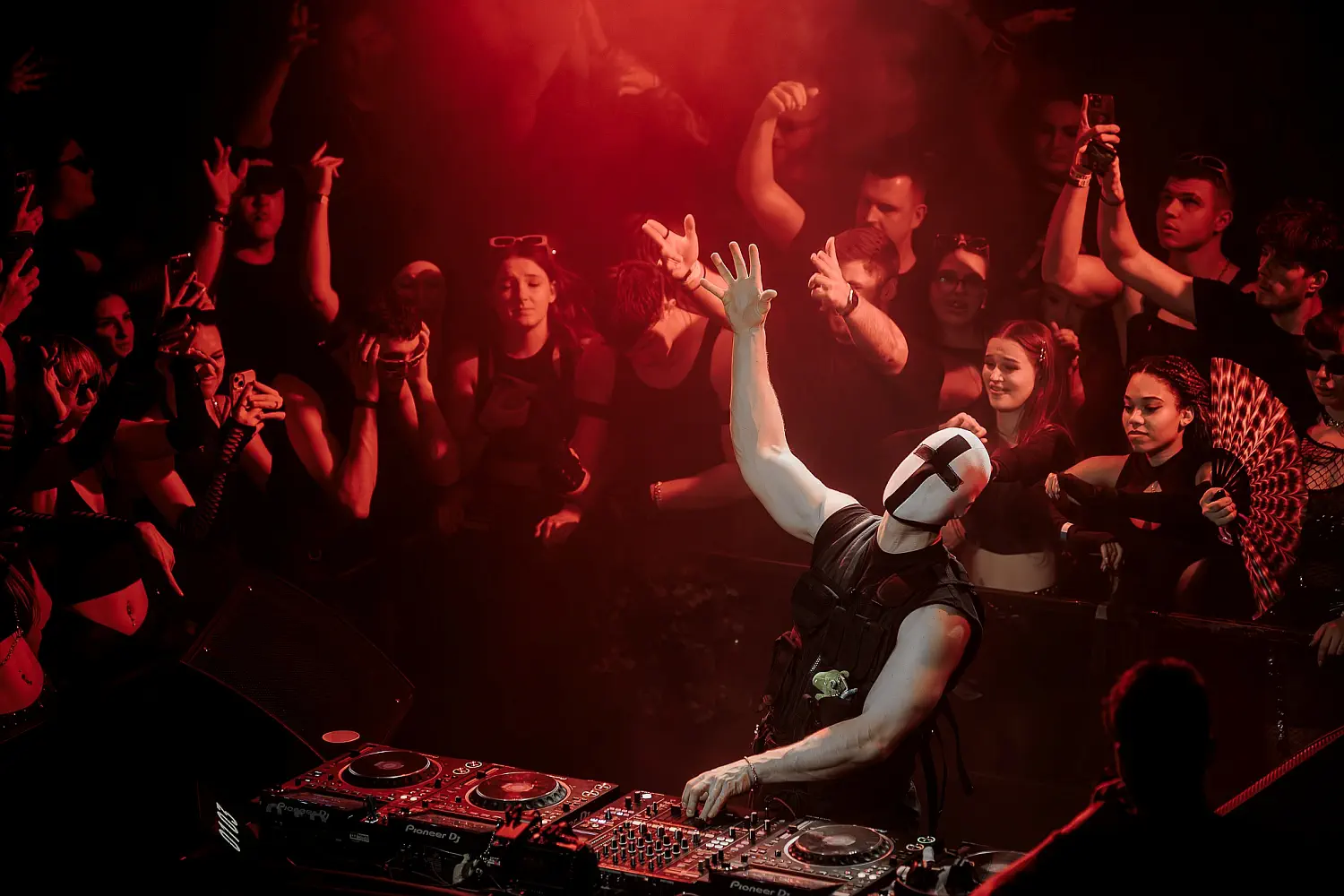 DJ
