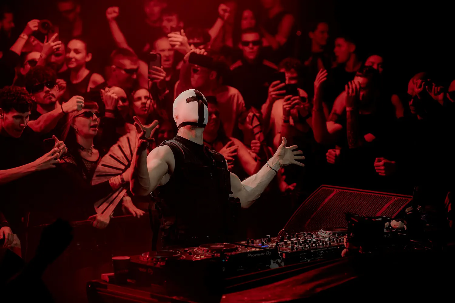 DJ