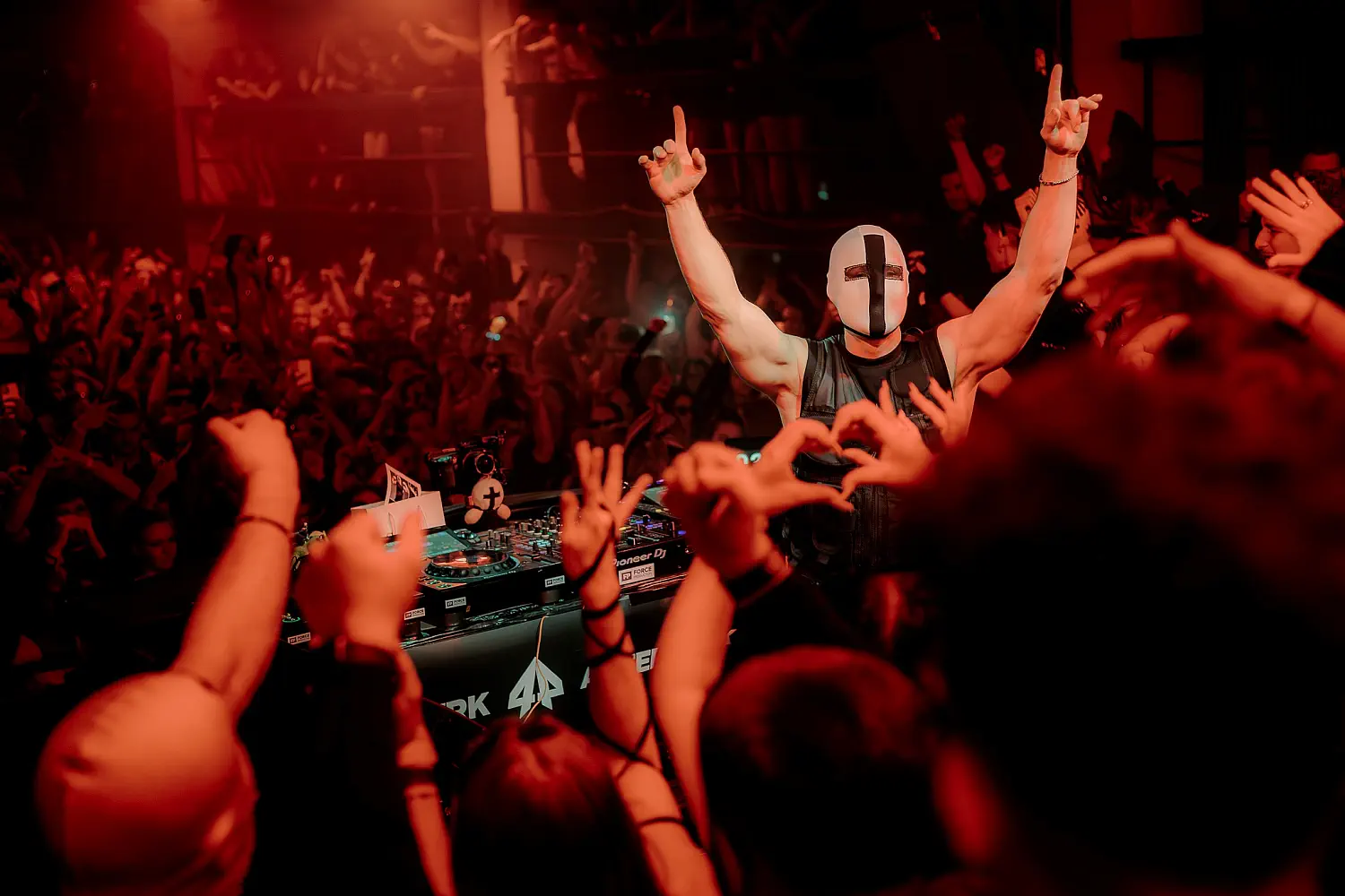 DJ