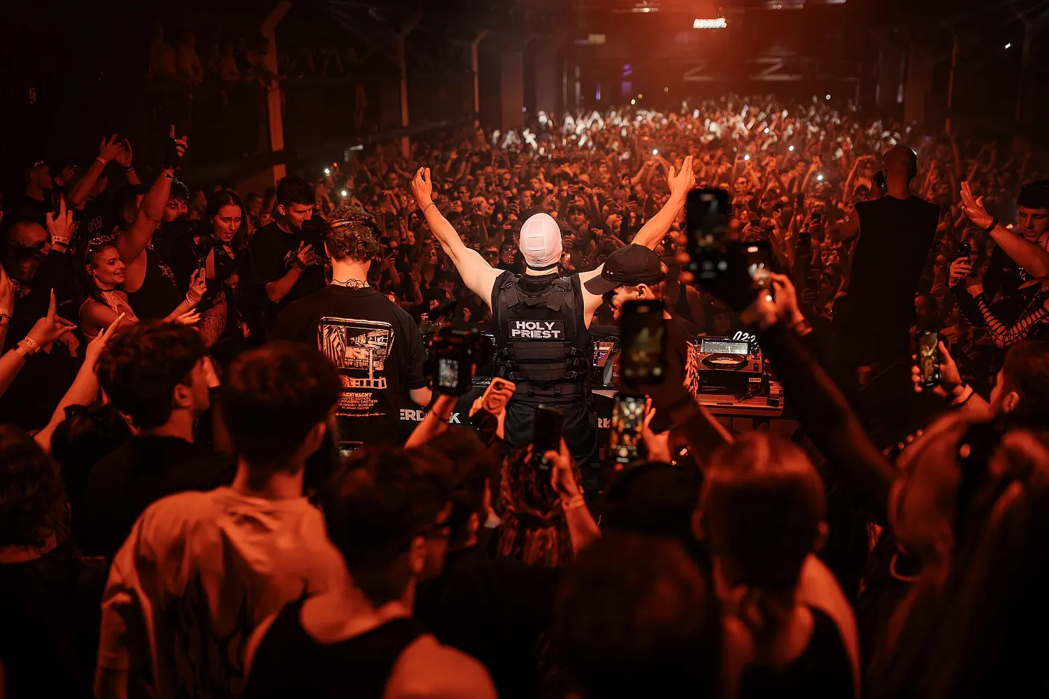 DJ