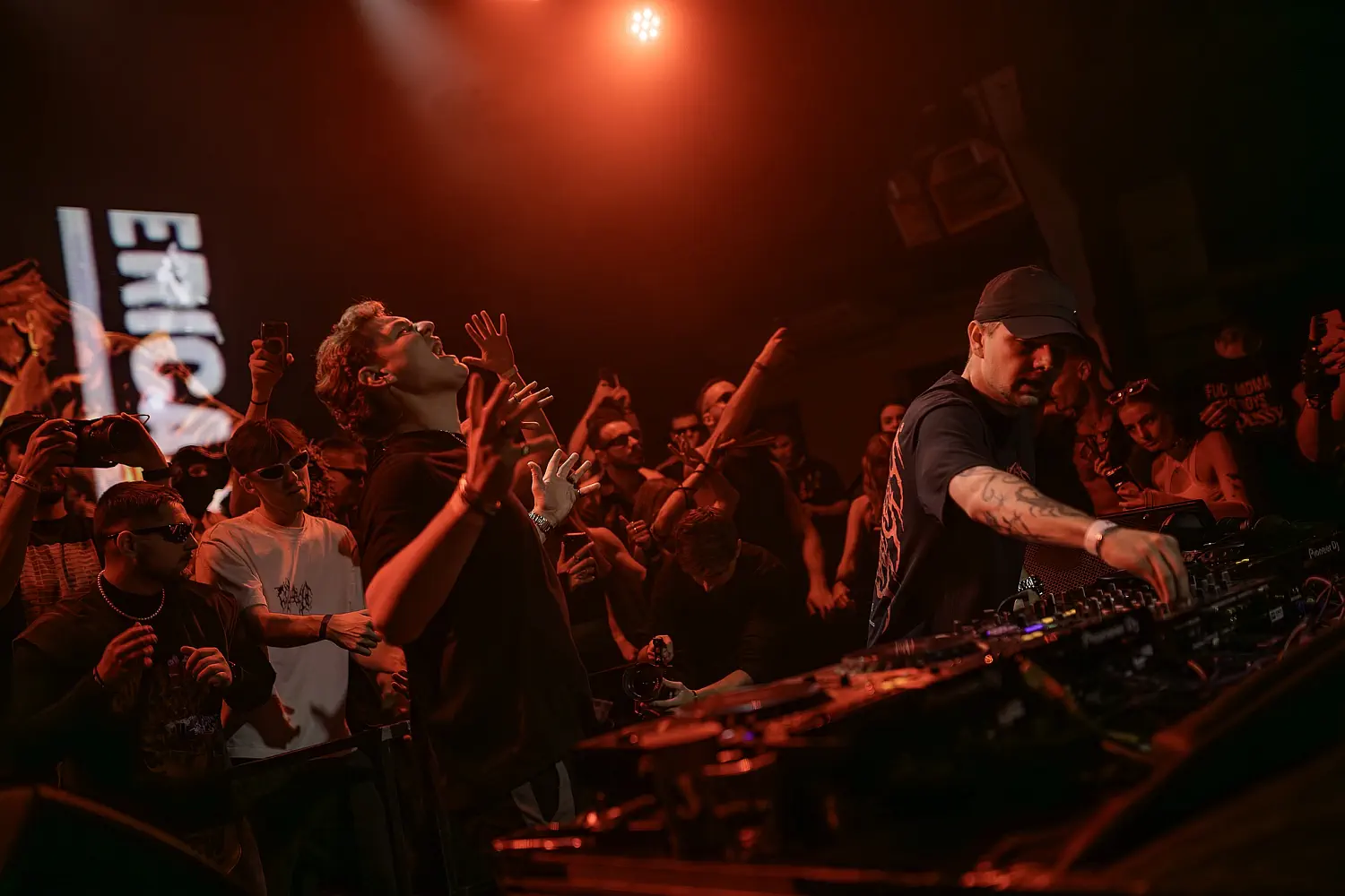 DJ